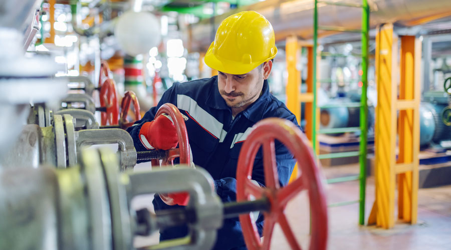 Flame-Resistant Clothing in the Oil and Gas Industry